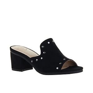 ✨NEW IN BOX✨ MADELINE Black Bossy sandals